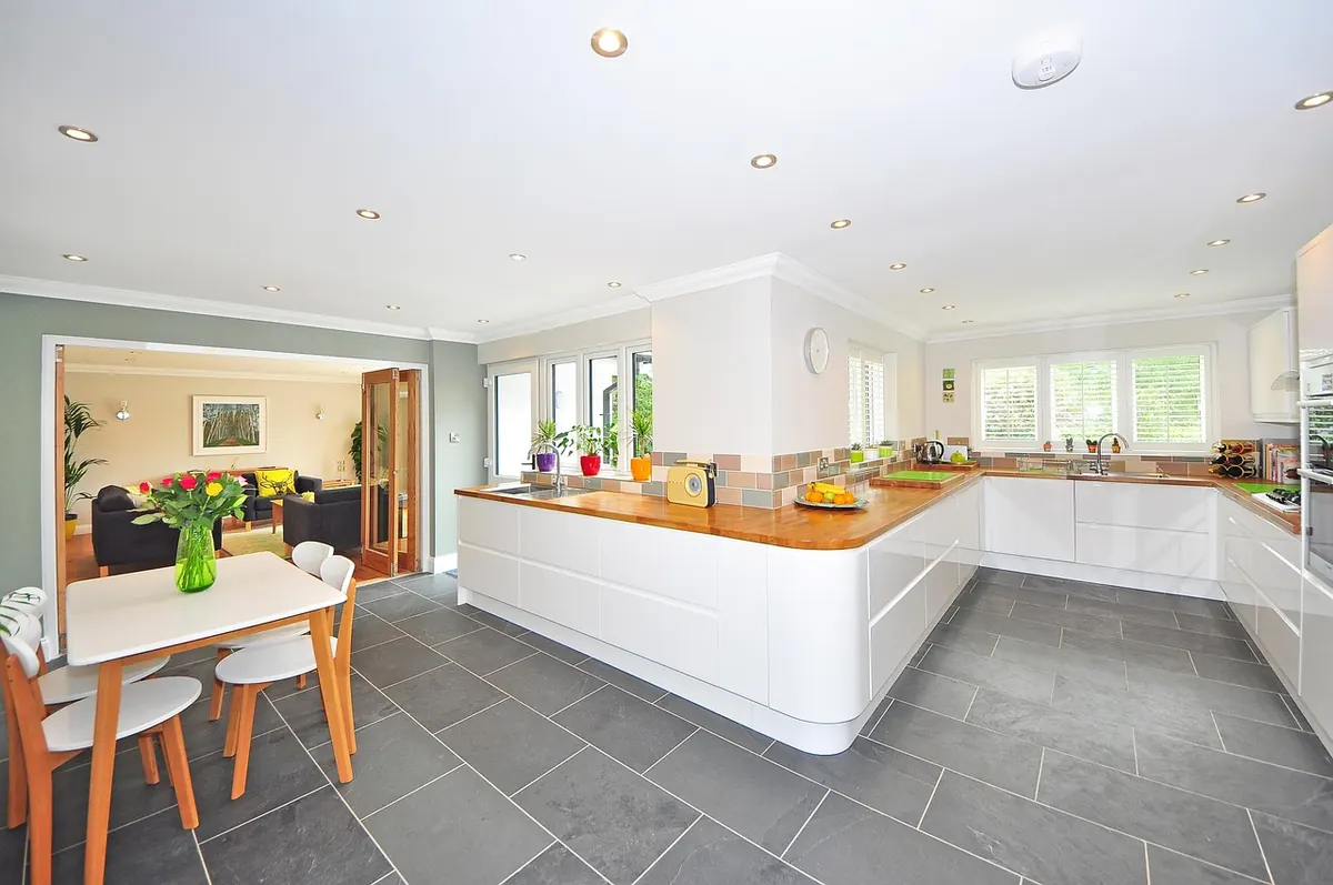 Open-Concept vs. Closed Kitchen: Pros, Cons, and Remodeling Costs